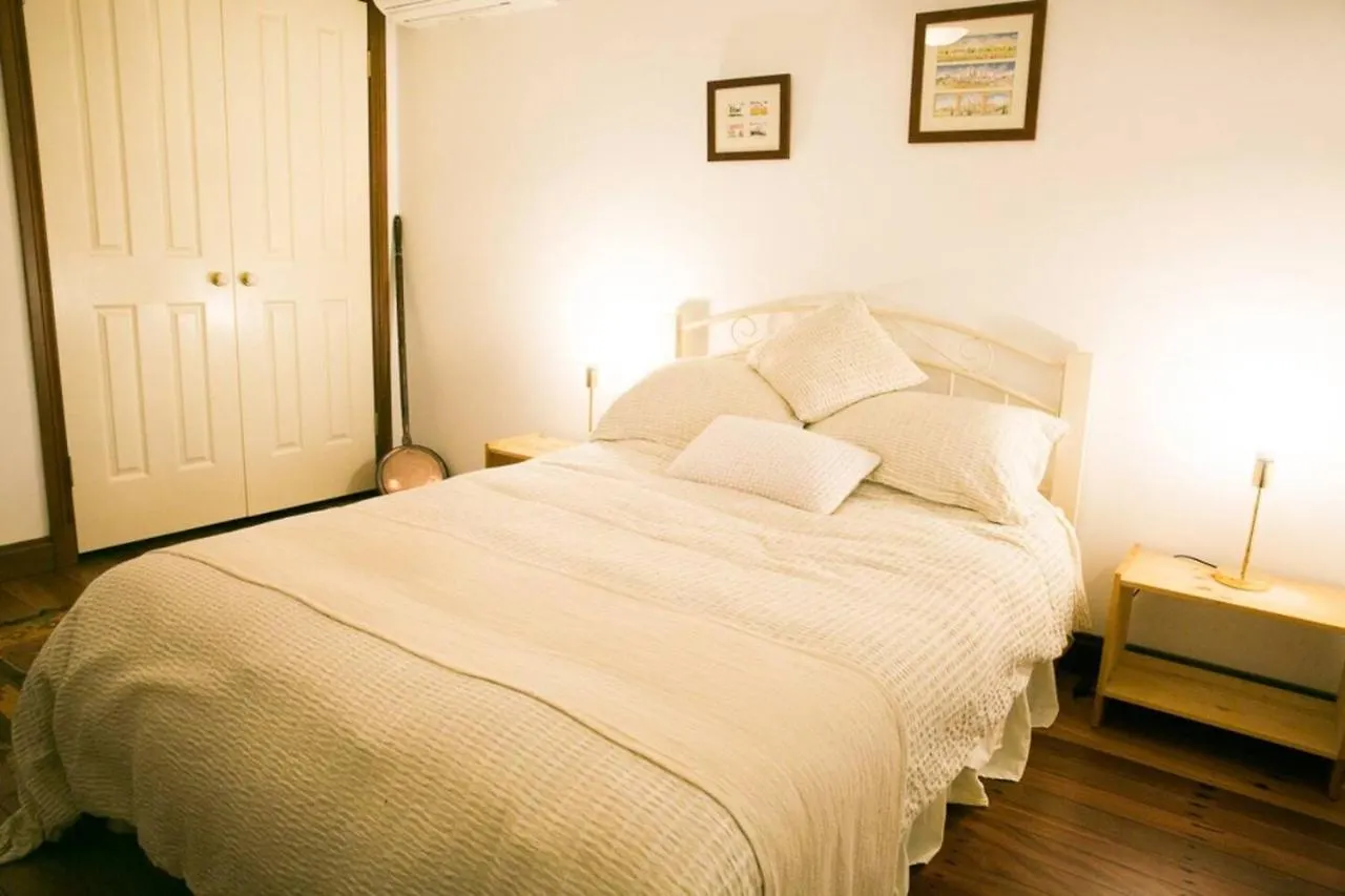 Apartment Luxury Pumicestone Cottage - Beach Charm - Za7 Golden Beach
