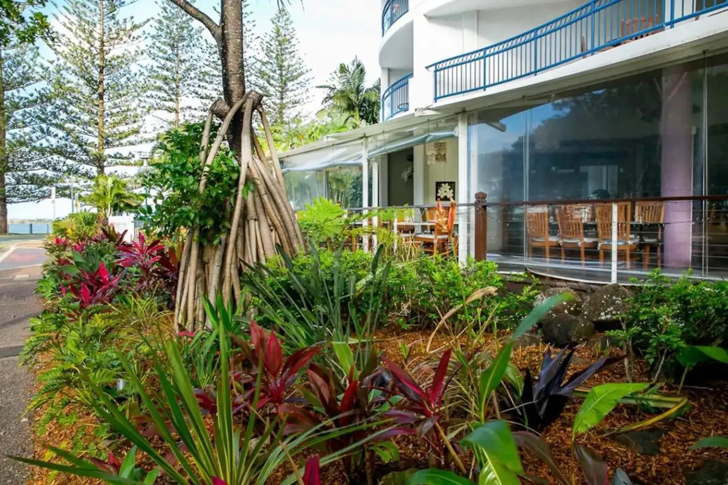 Apartment Luxury Pumicestone Cottage - Beach Charm - Za7 Golden Beach