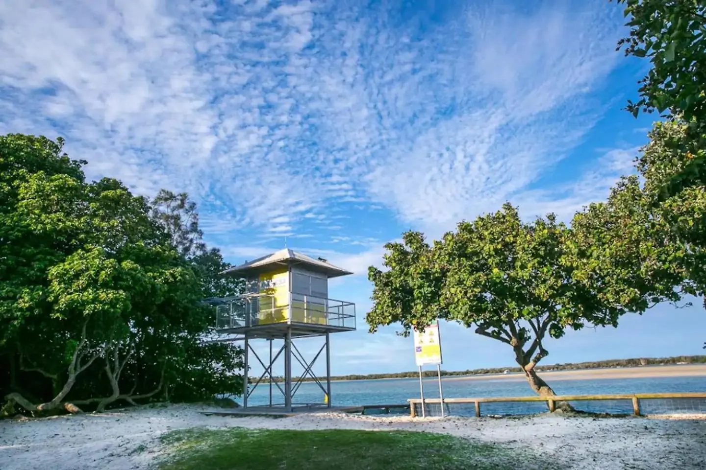 Luxury Pumicestone Cottage - Beach Charm - Za7 Golden Beach 0*,  Australia