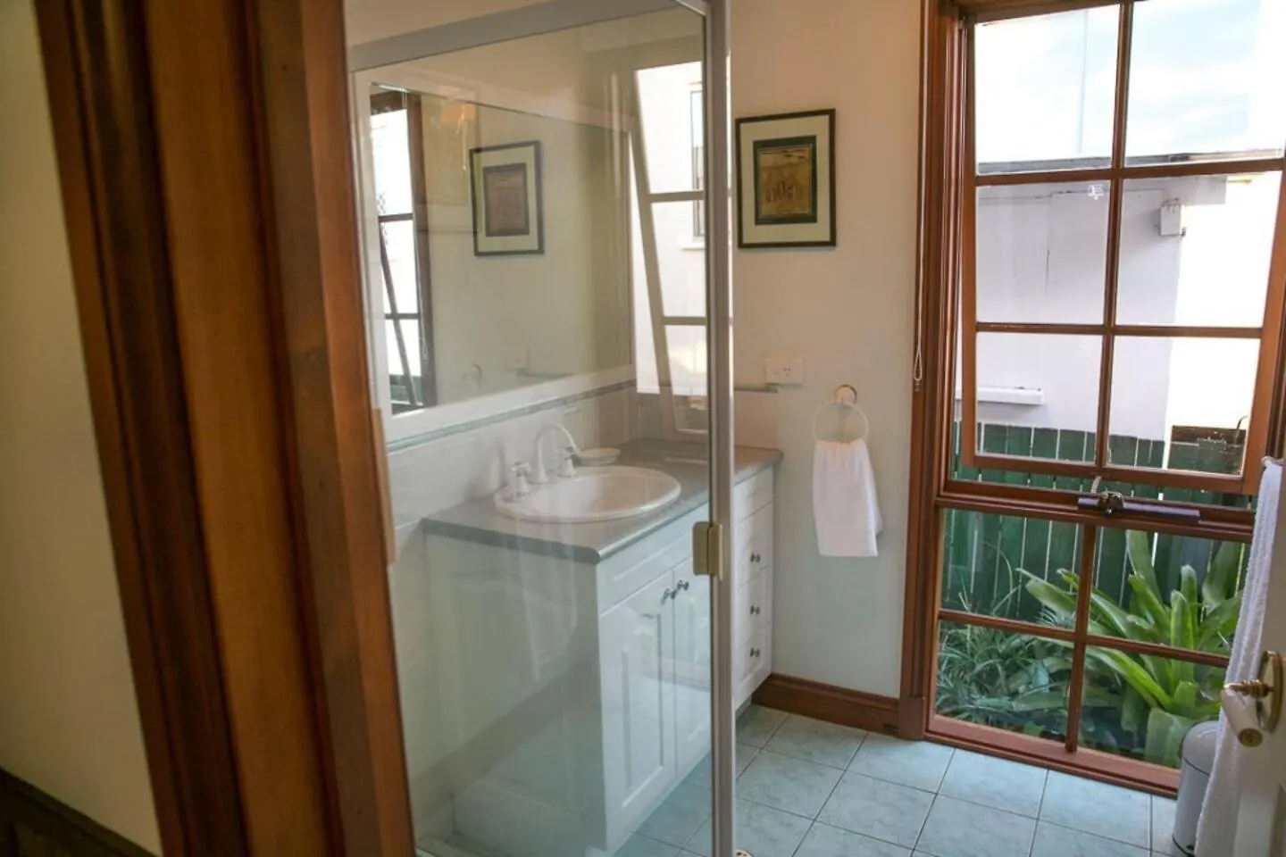 Luxury Pumicestone Cottage - Beach Charm - Za7 Golden Beach Apartment